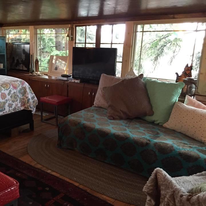 Mystic Portal 420 Guesthouse Colorado Springs Room photo