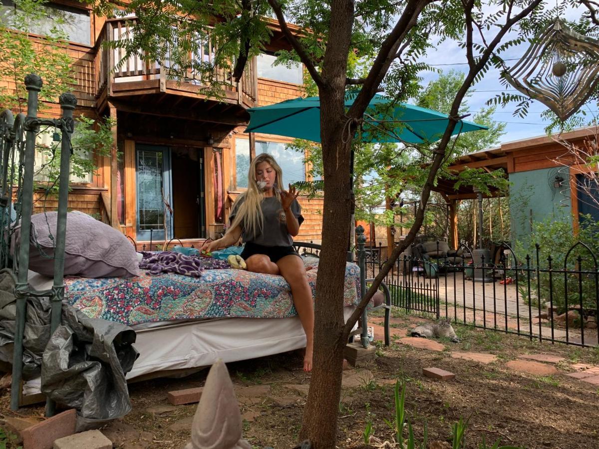 Mystic Portal 420 Guesthouse Colorado Springs Exterior photo
