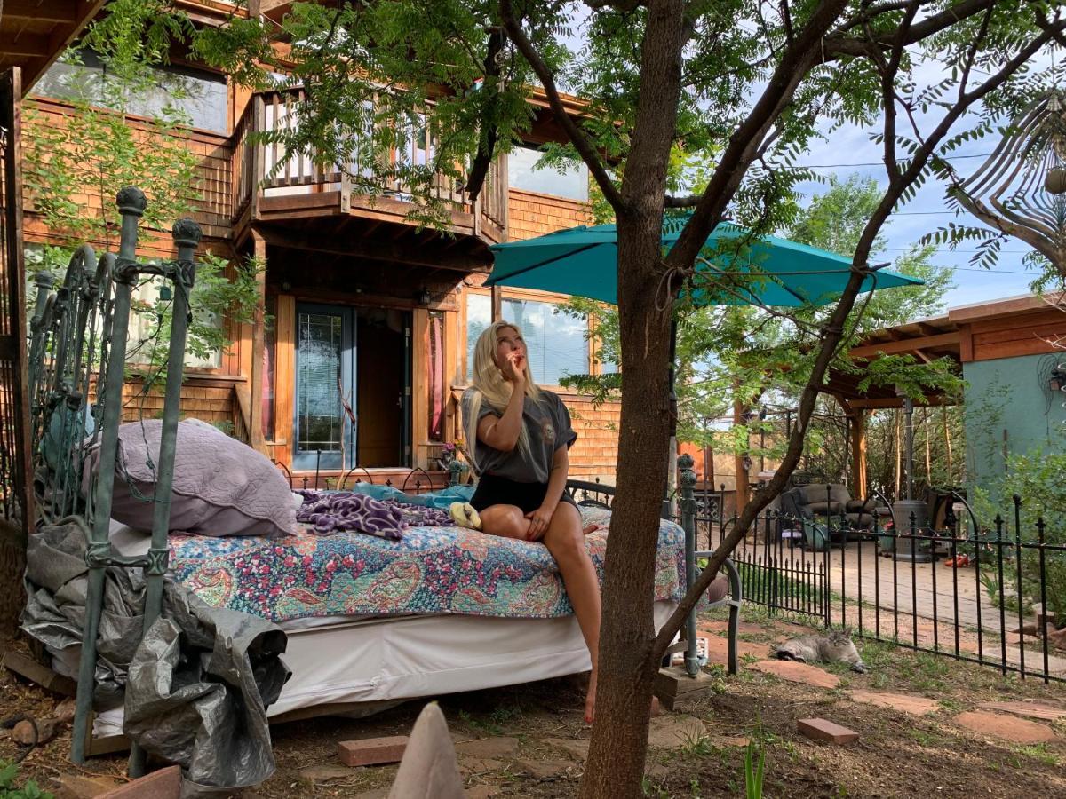 Mystic Portal 420 Guesthouse Colorado Springs Exterior photo