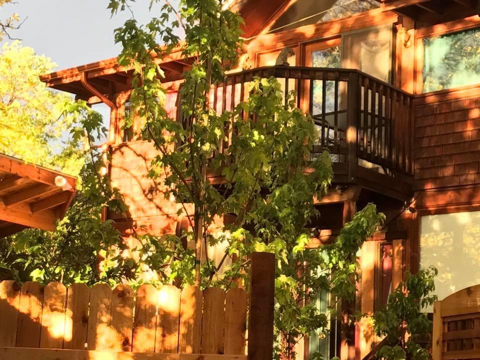 Mystic Portal 420 Guesthouse Colorado Springs Exterior photo